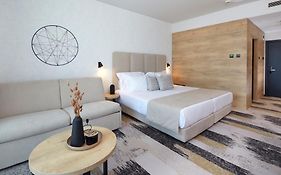 Hotel MARVEL - FULLY RENOVATED FREE Beach Access